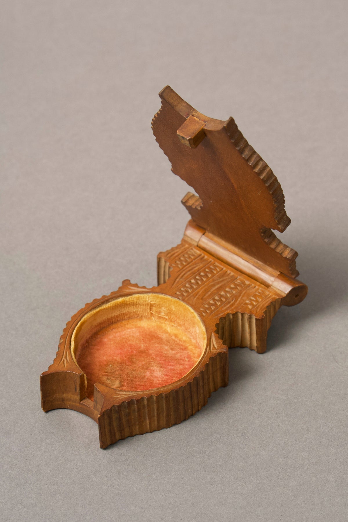 Black Forest Holder, Edelweiss over a Fluted Bracket, c.1880