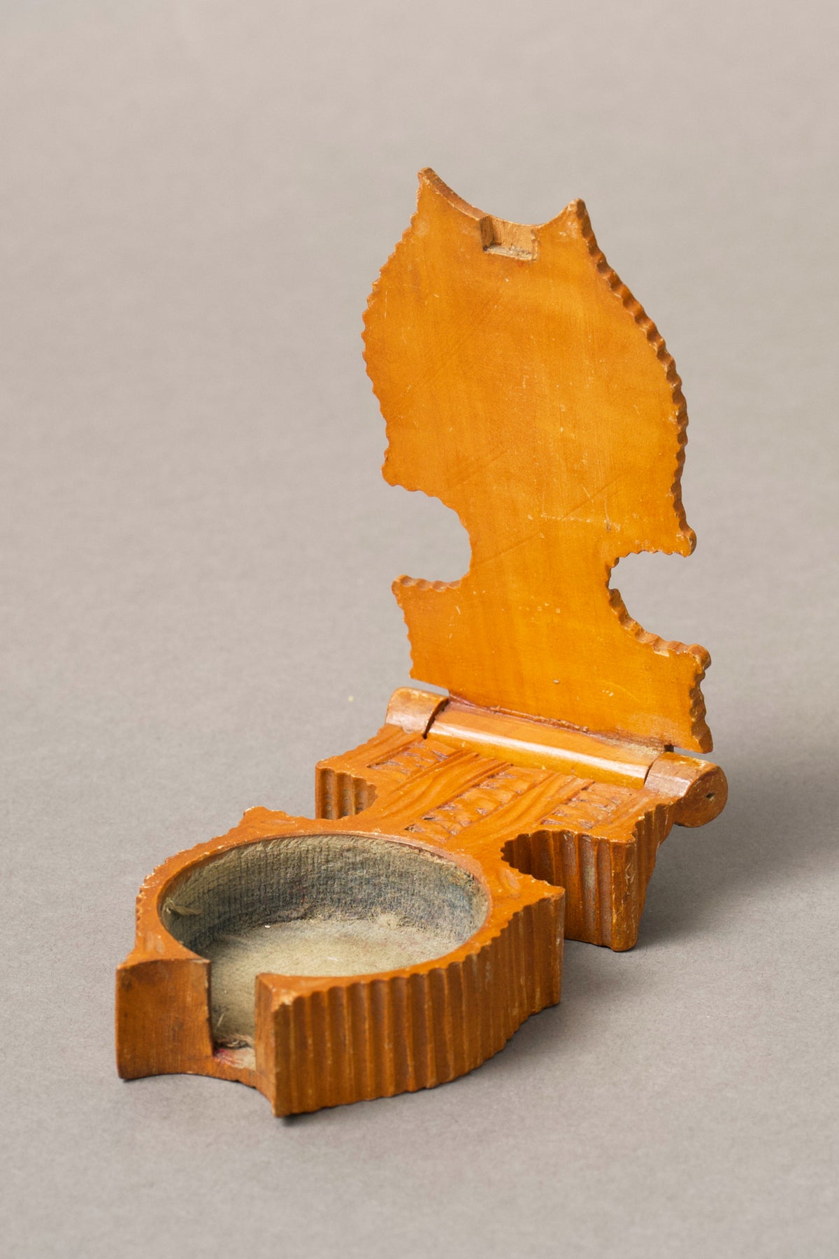 Eaux Chaudes Souvenir Holder from the French Pyrénées, c.1900