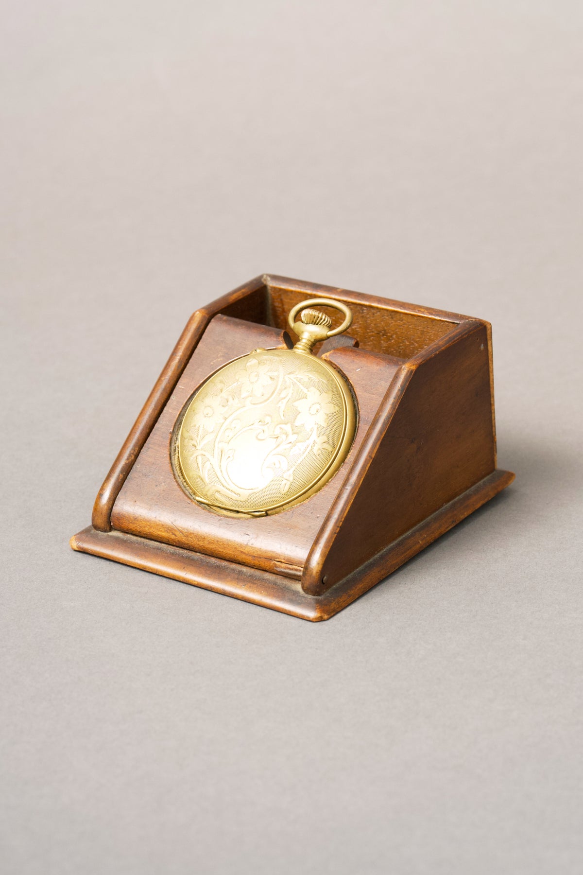 Victorian Walnut Watch Holder, Green Velvet Aperture, c.1880