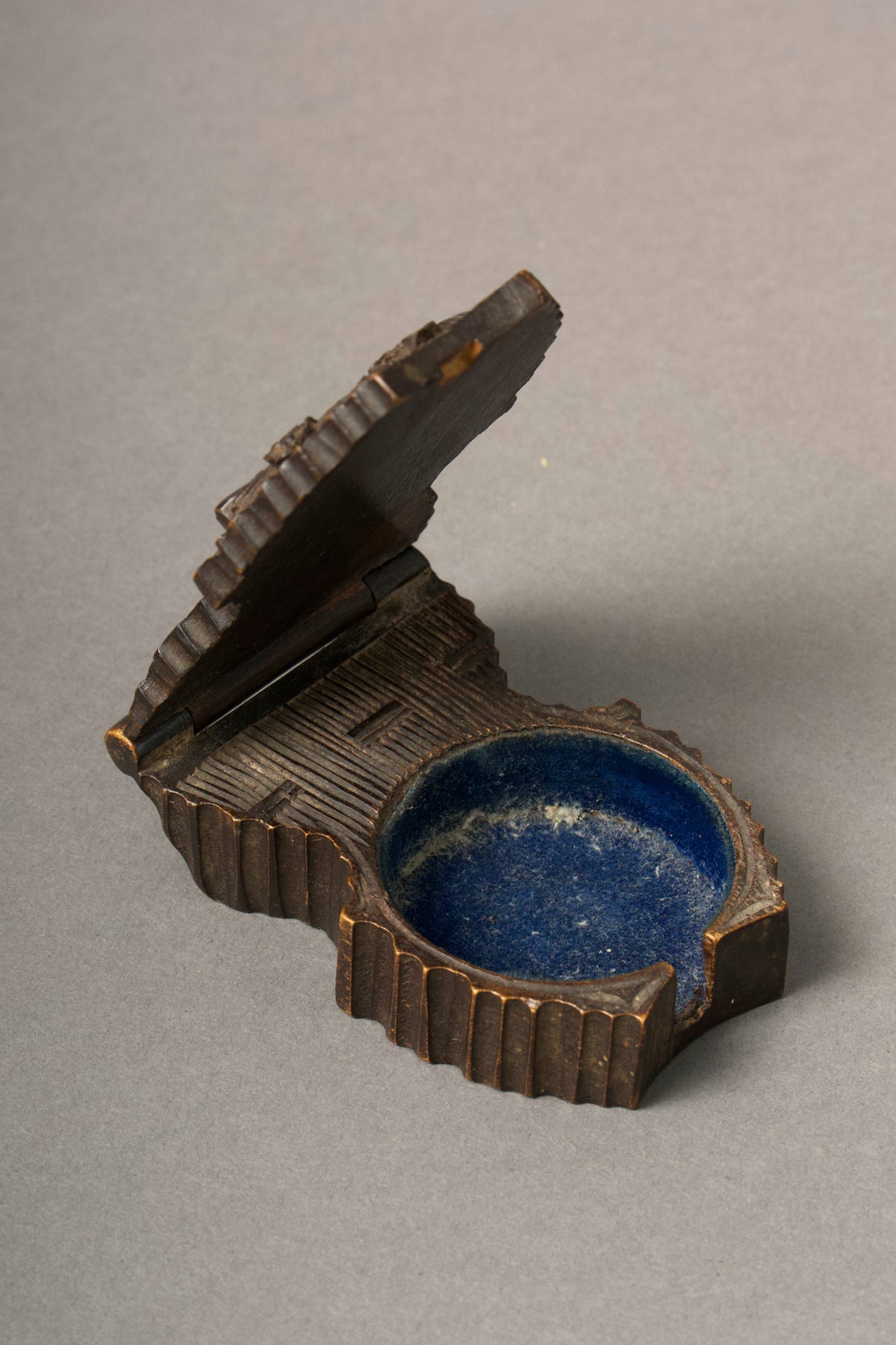 Black Forest Fruitwood Holder, Floral Face and Bracket, c.1880